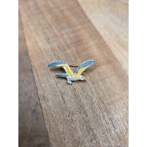 VINTAGE SEAGULL BIRD IN FLIGHT GOLD-TONE METAL WITH PAINTED ENAMEL   PIN BROOCH